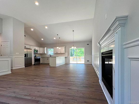 4th image of 56 Aspen Drive