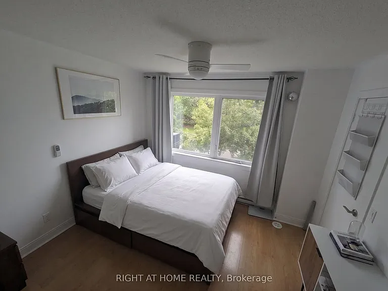 290 Village Green Sq #Townhouse 25 — Photo 5