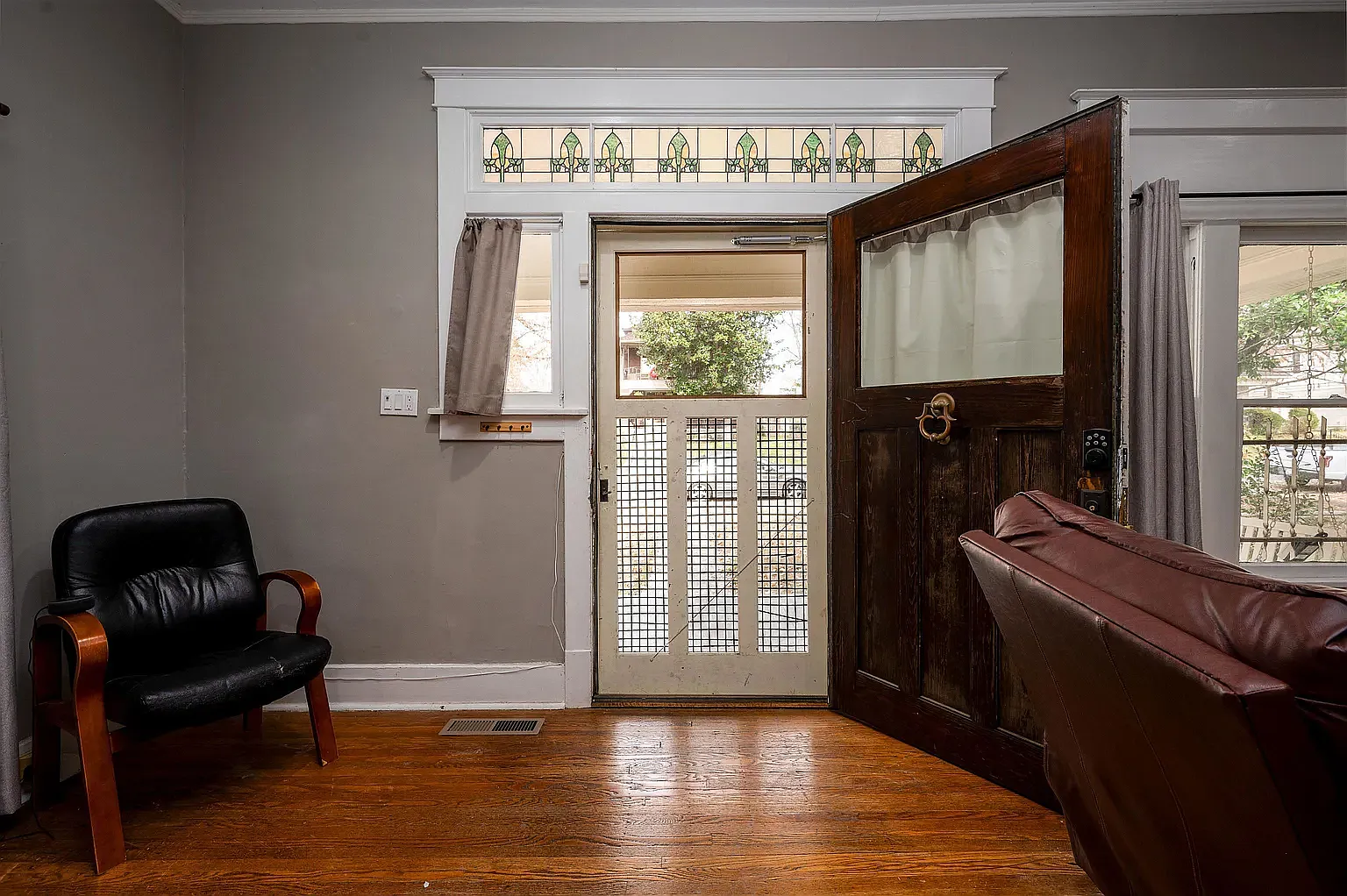 3 bed, 1970 sqft, $2,300 — Photo 3