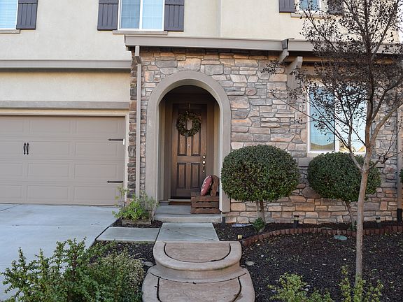 2nd image of 125 Julia Island Cir