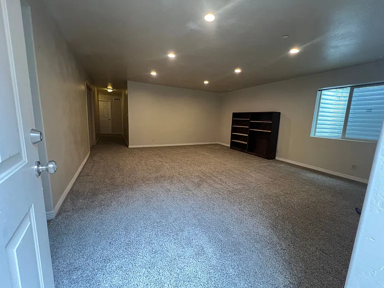 1324 N Bear Hollow Ln — Photo 6