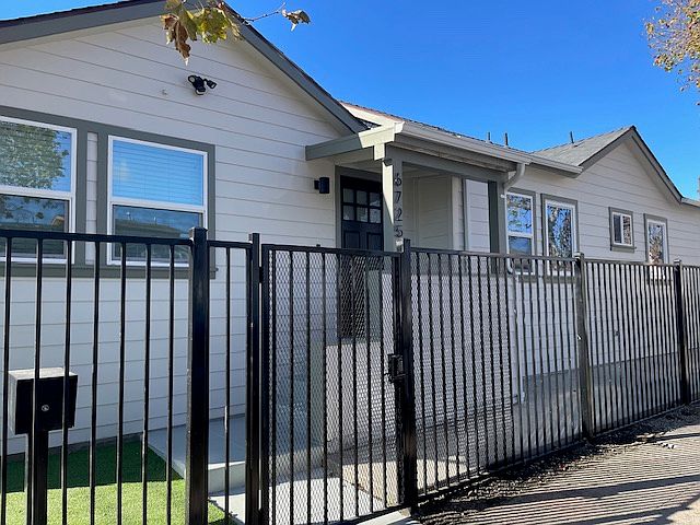 1st image of 6725 Avenal Ave