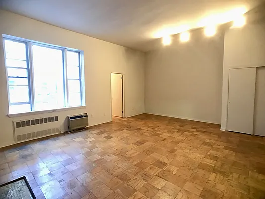 Rented by Irving Properties of New York, LLC | media 10