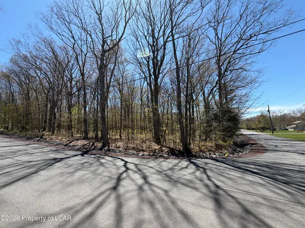 1012 Fairway Dr, Wilkes Barre, PA 18702