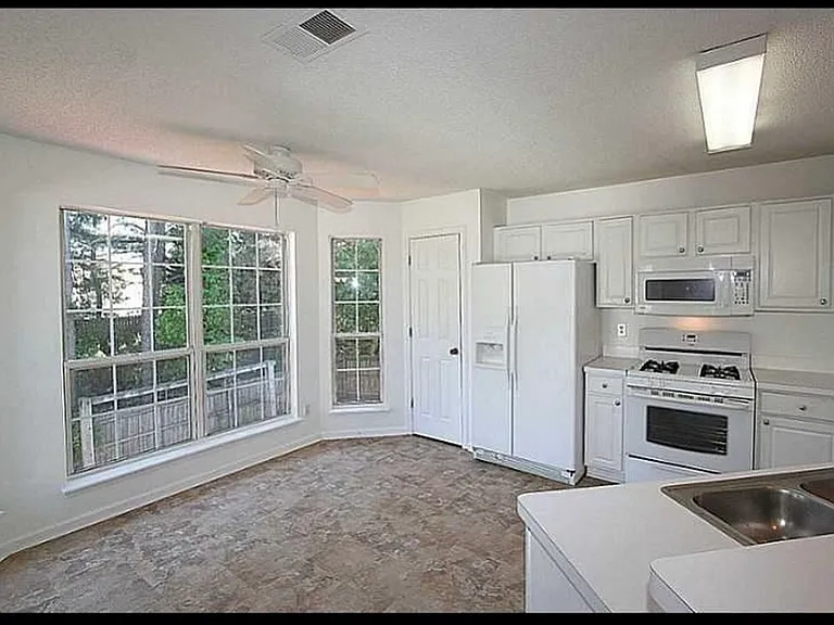 2174 Dresden Grn NW — Photo 5