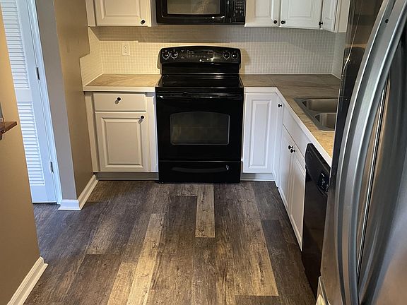5th image of 172 Kitty Hawk Sq #1