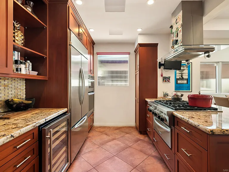 618 Gravilla Pl — Photo 22