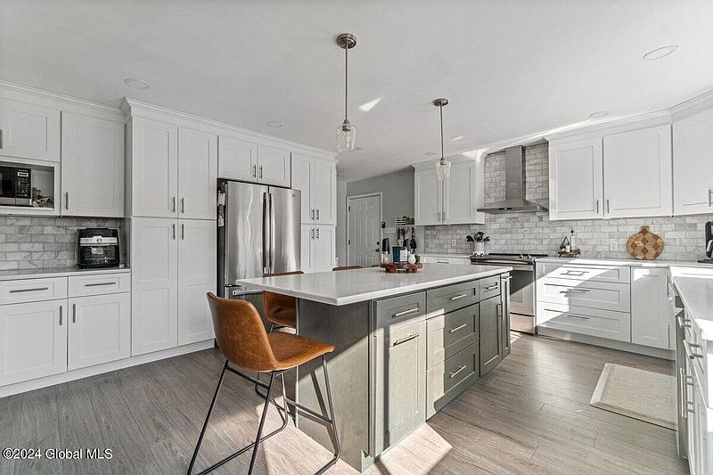 3rd image of 8 Garnsey Road