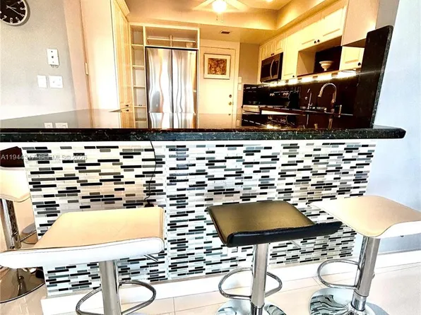 200 Diplomat Pkwy APT 721, Hallandale Beach, FL 33009