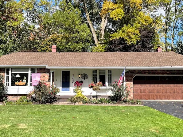 30 Poplar Ave, Orchard Park, NY 14127