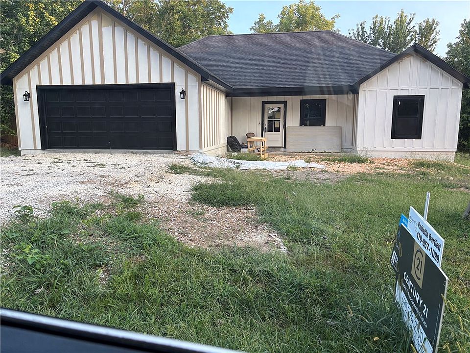 2nd image of 308 Shady St