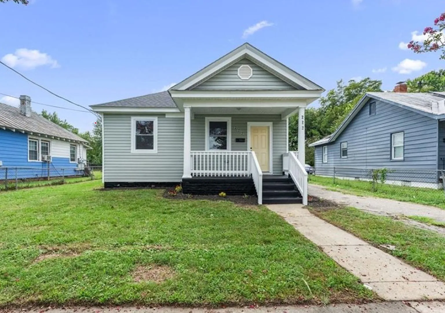 Charming 2 bedroom, 1 bath — Photo 1