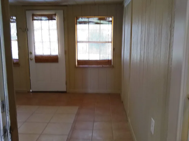Kellie St — Photo 14