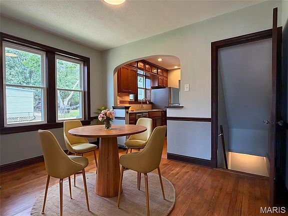 4th image of 309 W Arlee Ave