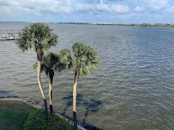 100 Waterway Drive S #409, Lantana, FL 33462