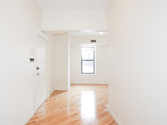 4th image of 884 Atlantic Ave #2