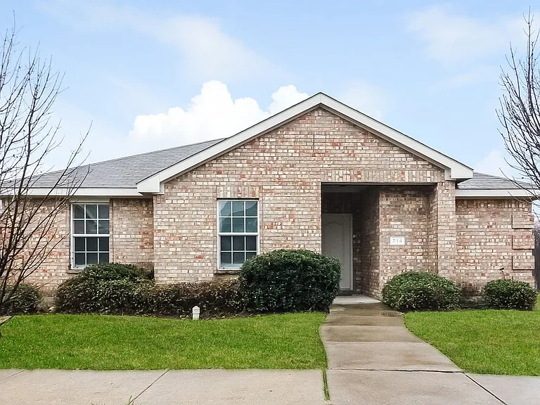 714 Nichols Dr — Photo 1