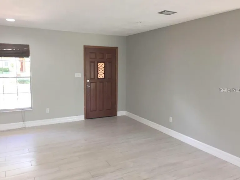 1353 Sawgrass Ct — Photo 2