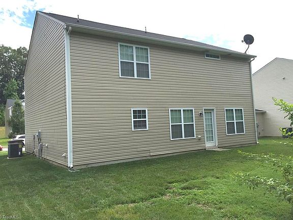 5th image of 817 Forest Crest Dr