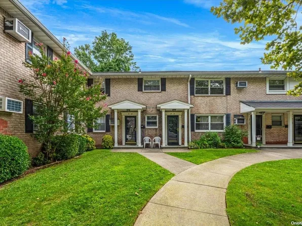 81-31 Langdale 2nd Fl, New Hyde Park, NY 11040