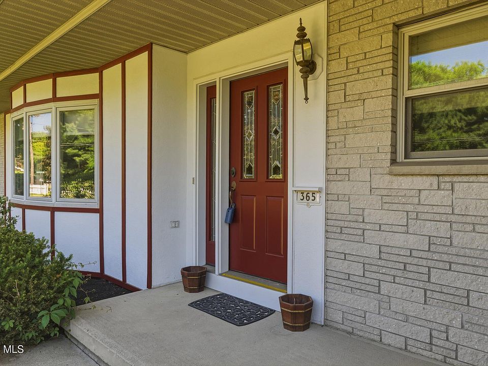 1st image of 365 Vischer Ferry Road