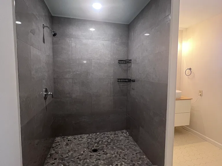 2563 Temple St — Photo 10
