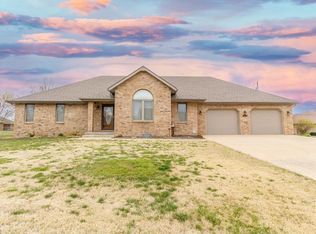 1824 Magnolia Dr, Lebanon, MO 65536