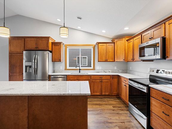 3rd image of 624 Kreekview Dr