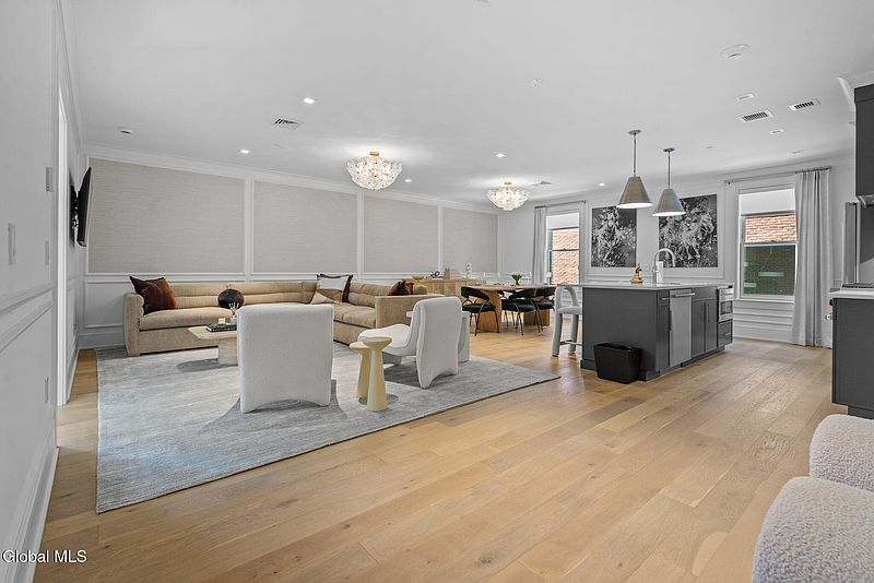 5th image of 19 Washington Street #355 J
