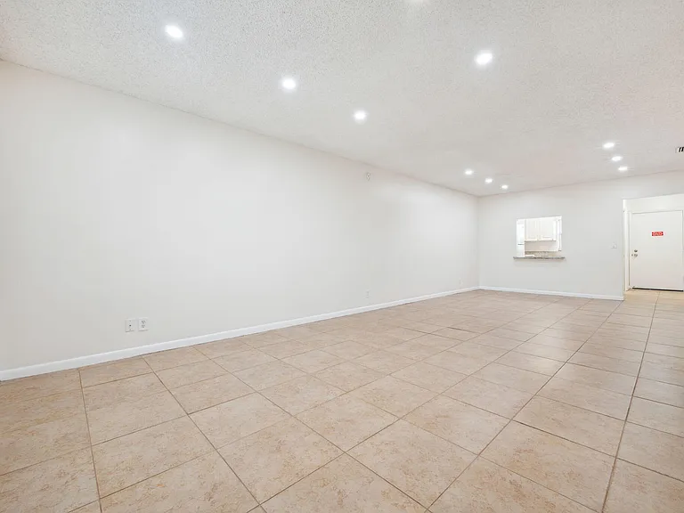 308 Southwind Ct #6 — Photo 8