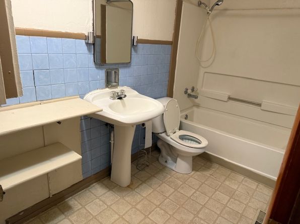 114 SW 3rd St APT 1