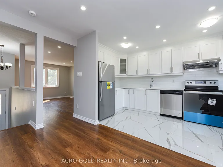 19 Hoskins Sq — Photo 12