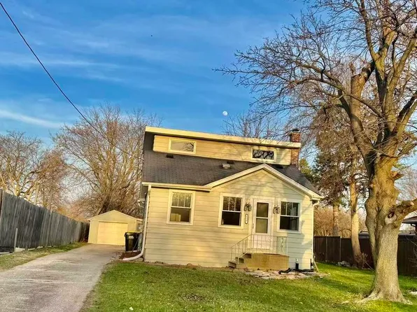519 N Park St, Westmont, IL 60559