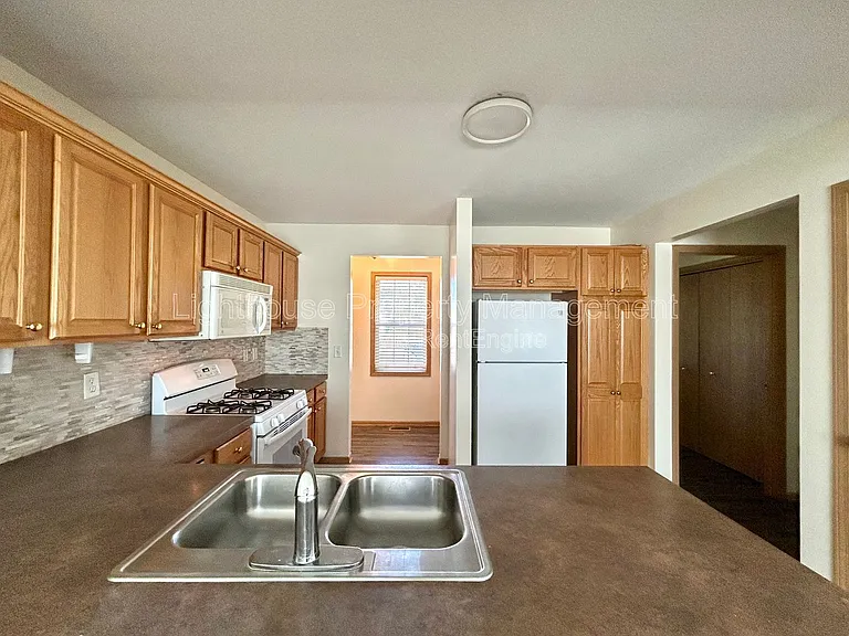 2103 Kinnrow Ave NW — Photo 3