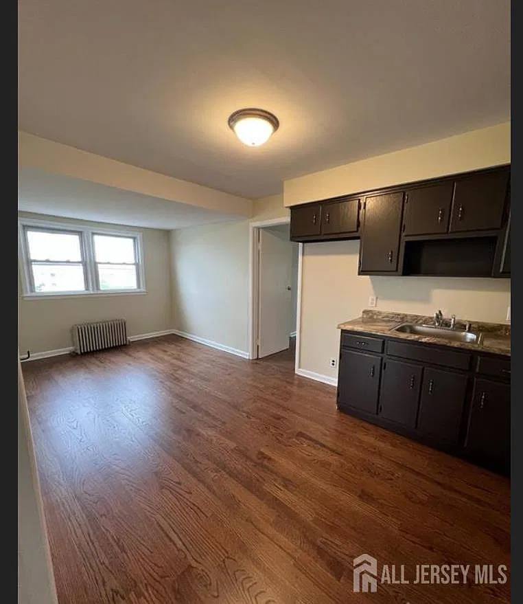 2 bed, 1.0 bath, 850 sqft, $2,750 — Photo 3