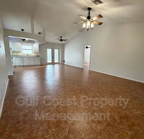 4017 NE 10th Ave — Photo 3
