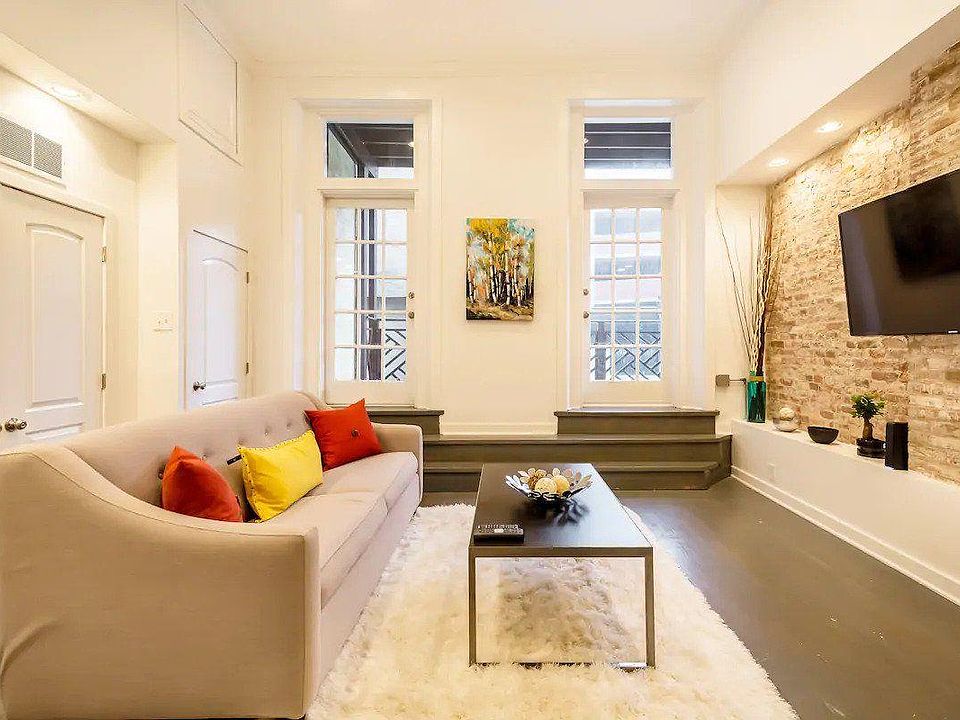 2nd image of 1939 Chestnut St #6