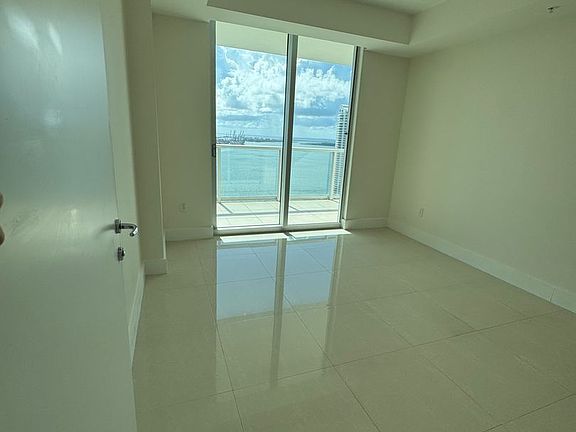 5th image of 300 S Biscayne Blvd APT 3212