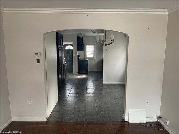 3rd image of 258 Wellington Rd