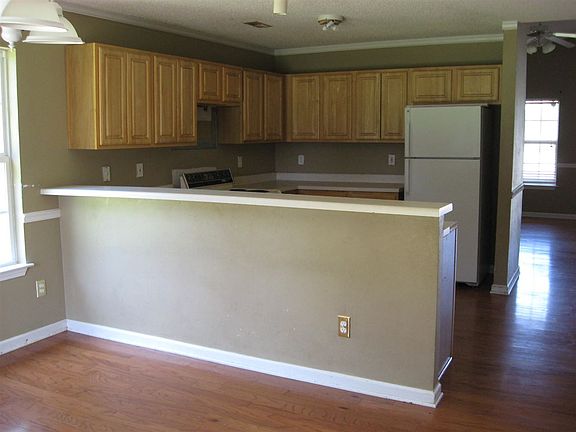 3rd image of 145 Fremont Ave