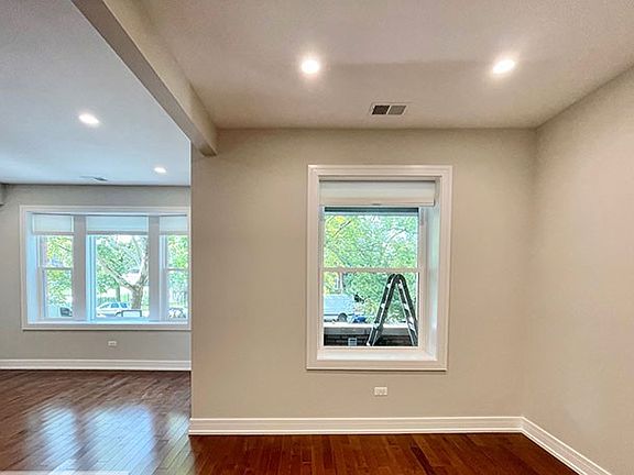3rd image of 4640 N Malden St #1