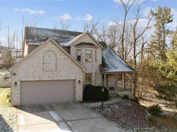 10098 Stella De Oro Dr, Irwin, PA 15642