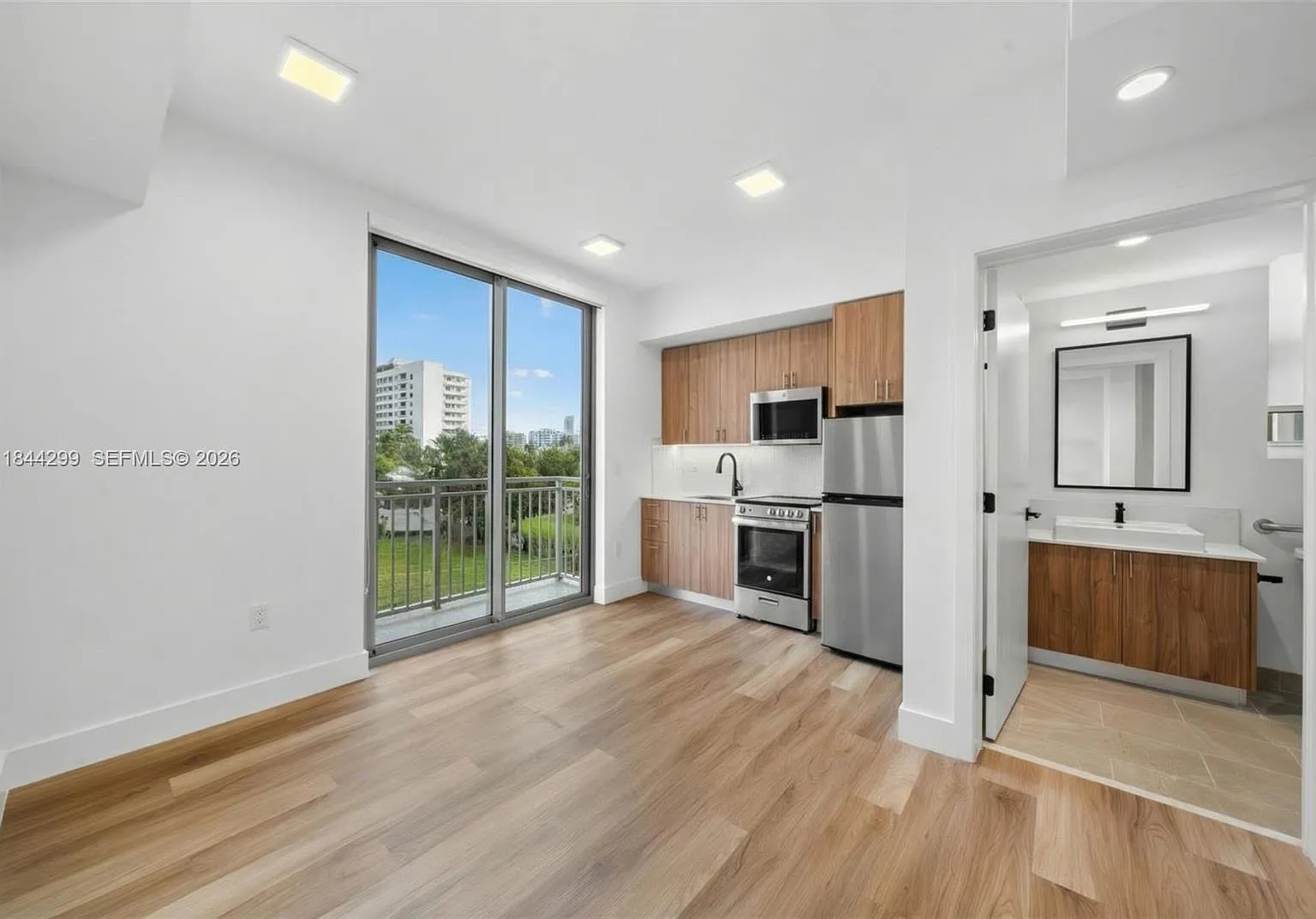 Six50 Miami — Photo 1