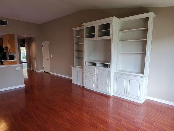 2nd image of 927 Zaragoza St