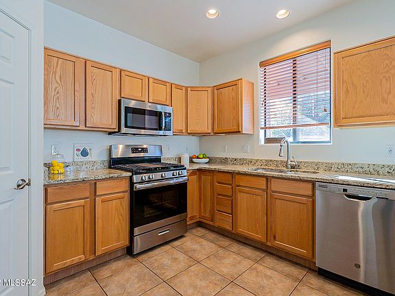 5th image of 484 E Placita Amuleto