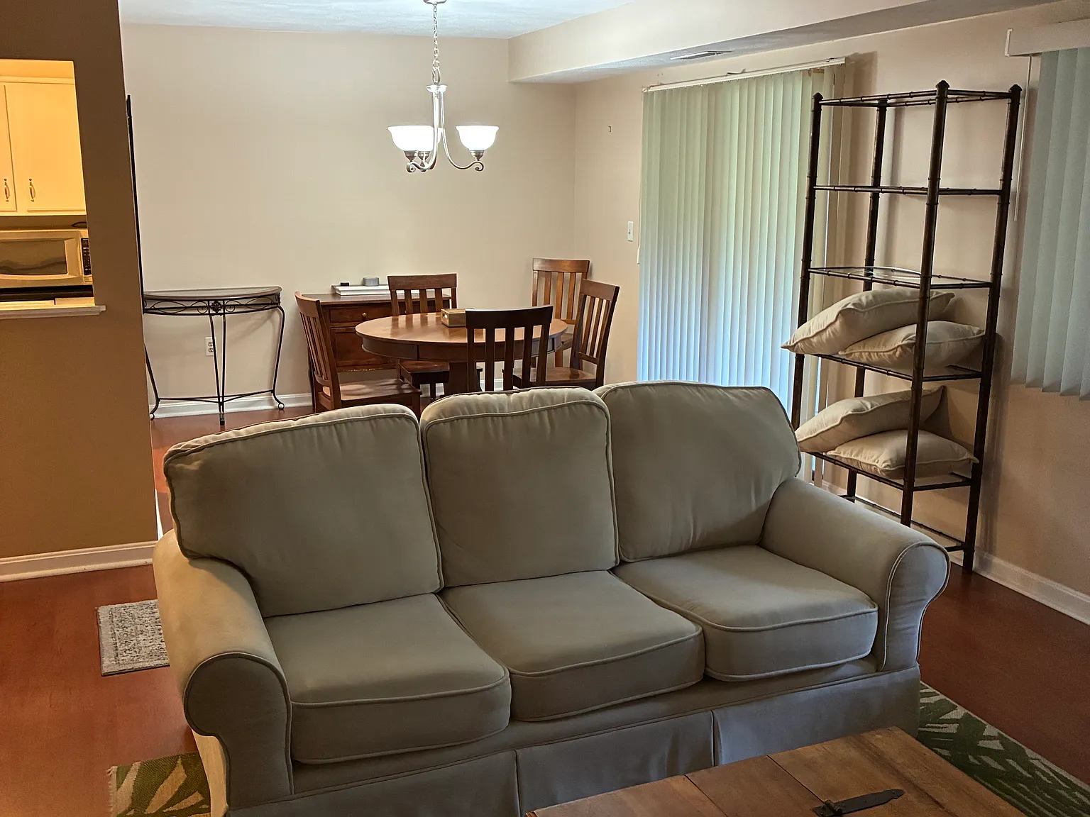 1 bed, 900 sqft, $2,000 — Photo 2