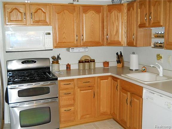 4th image of 21825 Gaukler St