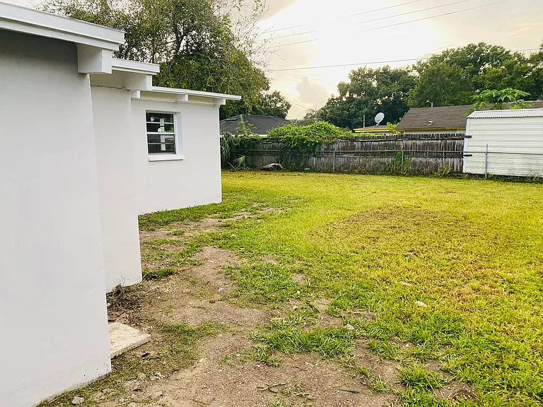 3207 Clifford Sample Dr — Photo 12