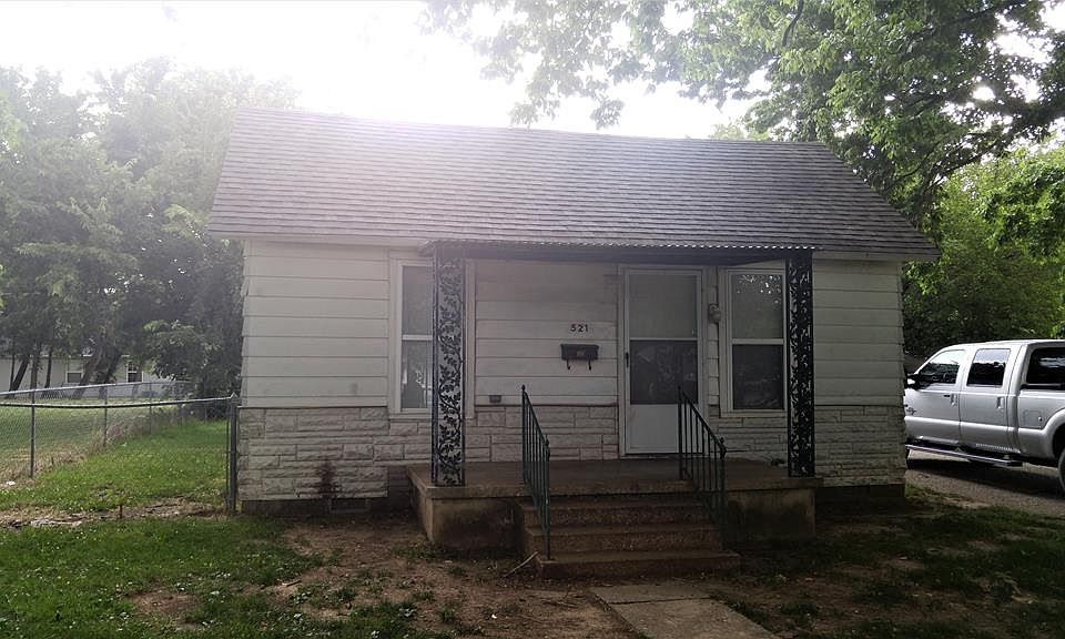 1st image of 521 E Washington St