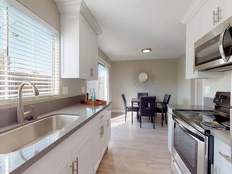 Henry Square- Luxury Townhomes — Photo 15